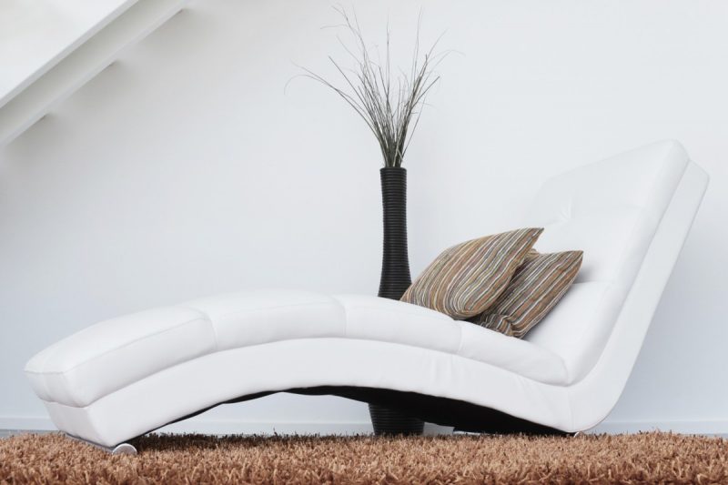 Jak zrobić dekoracyjną poduszkę? 8 łatwych kroków dla Ciebie!