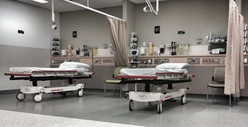 Jaki rozmiar ma łóżko szpitalne? 3 najlepsze typy łóżek!