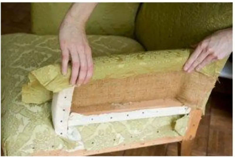 DIY Re-tapicer łzy w skórzanym fotelu? 5 łatwych kroków