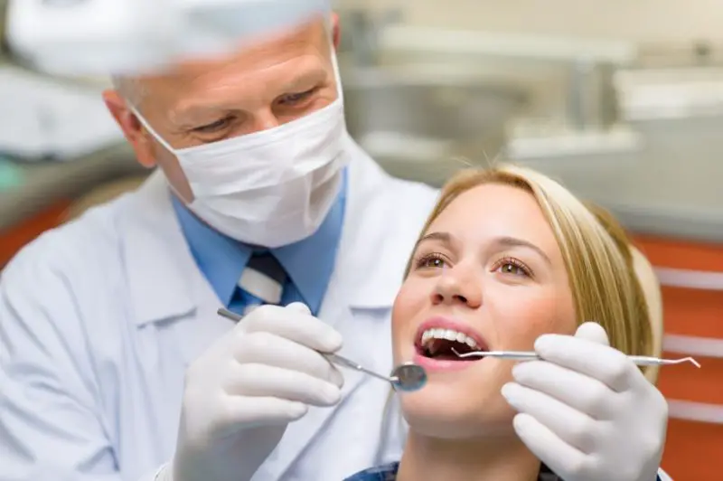 Dlaczego implanty dentystyczne nie są objęte ubezpieczeniem? 2 najlepsze powody dlaczego!