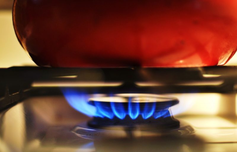 Dlaczego moja kuchenka gazowa nie zapala się? 6 zdumiewających możliwych problemów!