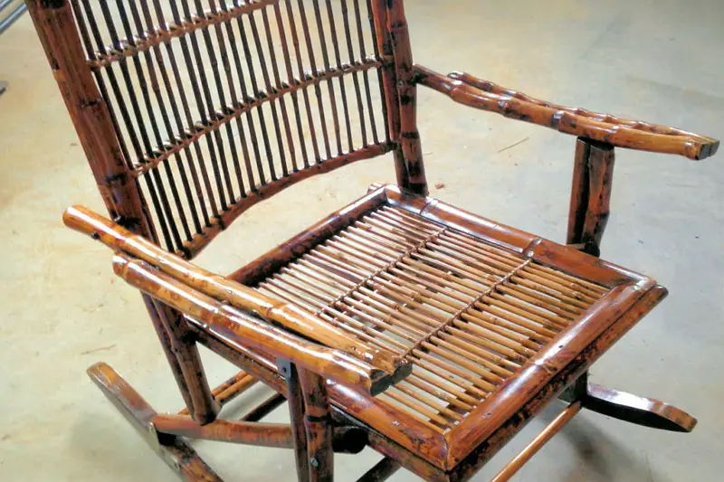 Instrukcje krok po kroku dotyczące naprawy obrotowego krzesła z bambusowej beczki
