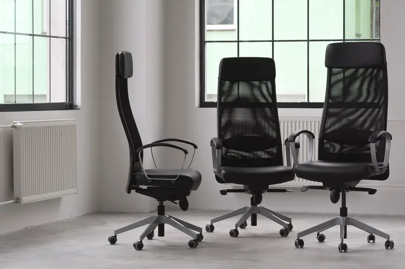 Jak czyścić krzesło biurowe w 2 prostych krokach