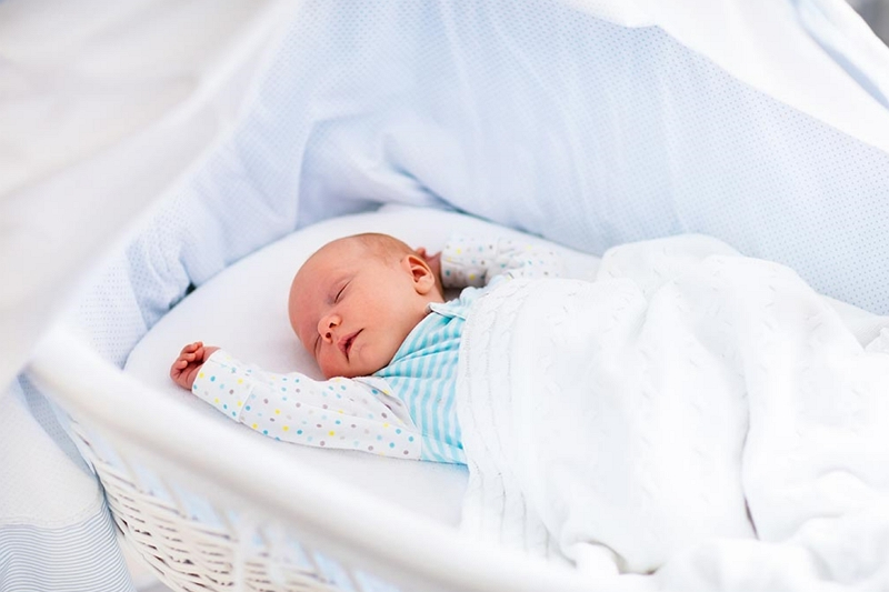 Jak długo dziecko musi odpoczywać w łóżeczku? Kompleksowy przewodnik