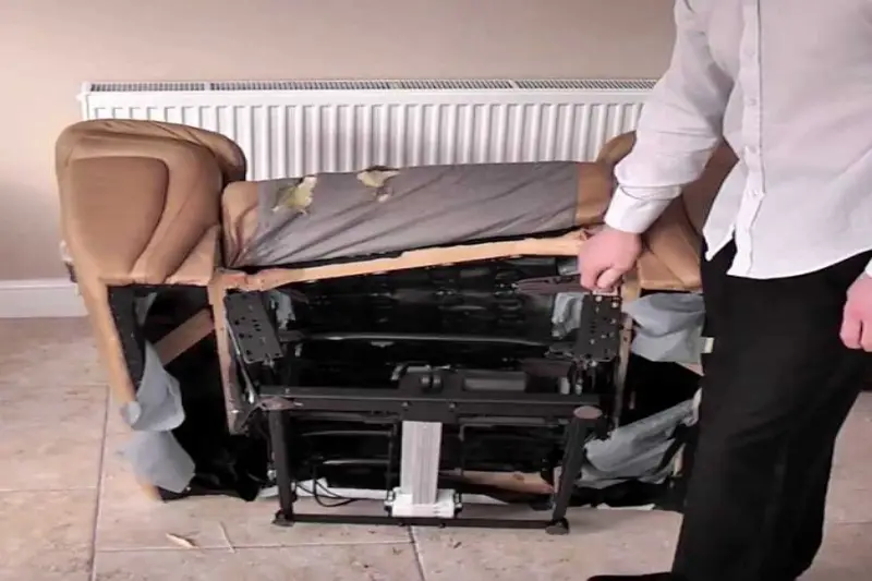 Jak nałożyć skórzaną poduszkę na fotel: 4 proste kroki DIY?