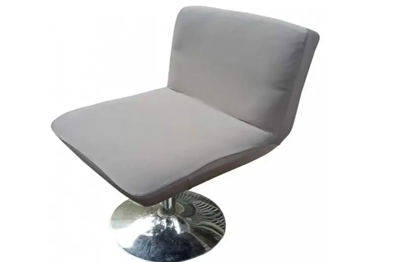 Jak pokryć obrotowe krzesła barowe?