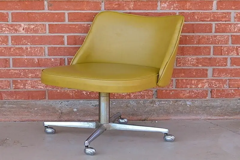Jak ponownie pomalować metalowe krzesło obrotowe?