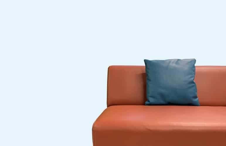 Jak ponownie tapicerować poduszkę na kanapie: łatwy przewodnik w 5 krokach