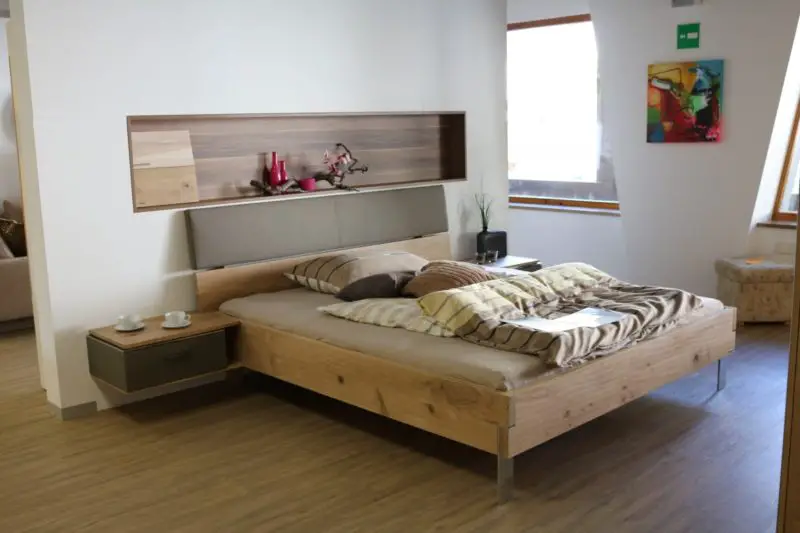 Jak powstrzymać skrzypienie drewnianego łóżka? 5 prostych kroków!