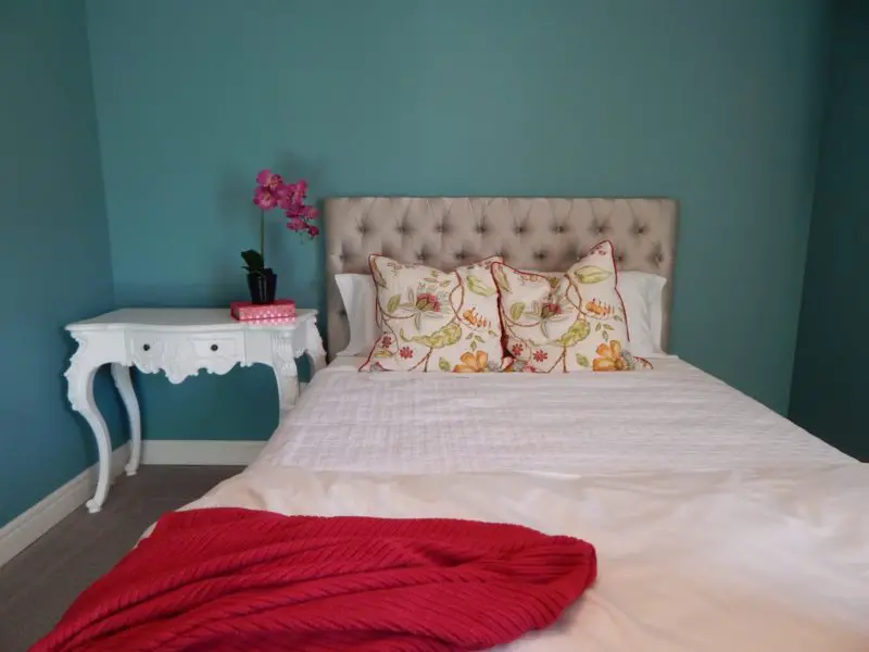 Jak przymocować zagłówek do regulowanej ramy łóżka? 6 prostych kroków!