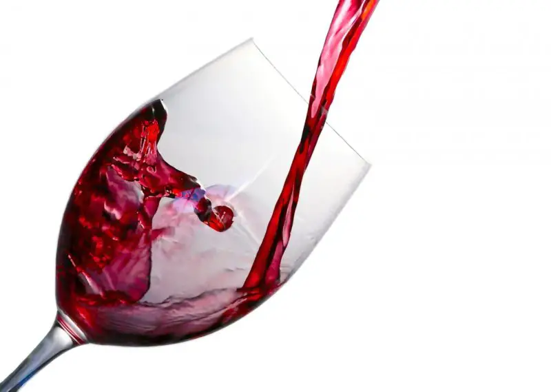 Jak wybrać lodówkę na wino? 3 przydatne wskazówki dotyczące przechowywania cennego wina!