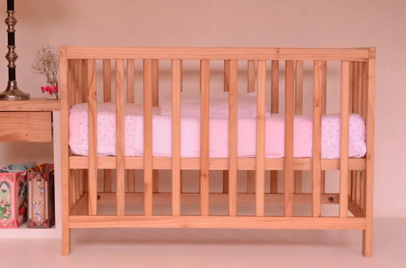 Jak wysoki powinien być materac do łóżeczka dla noworodka? 2 najlepsze opcje!
