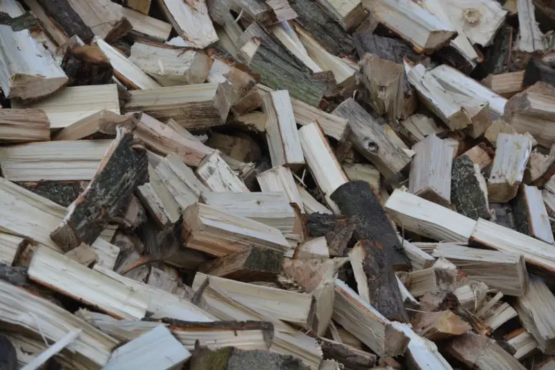 Jak zbudować piec na drewno? 5 łatwych sposobów!