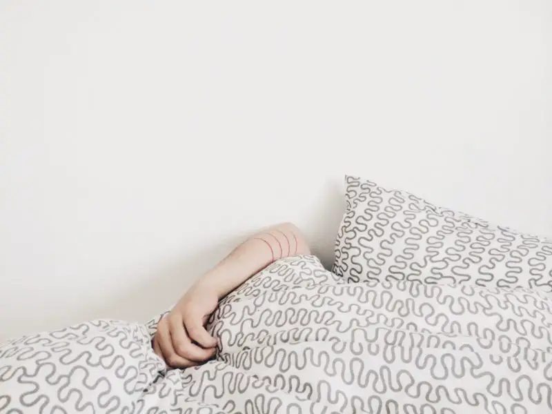 Jak zmiękczyć twarde łóżko? 4 najlepsze wskazówki!