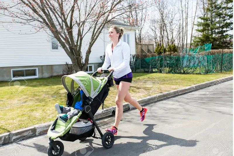 Jogging z dzieckiem: jak odkurzać wózek spacerowy