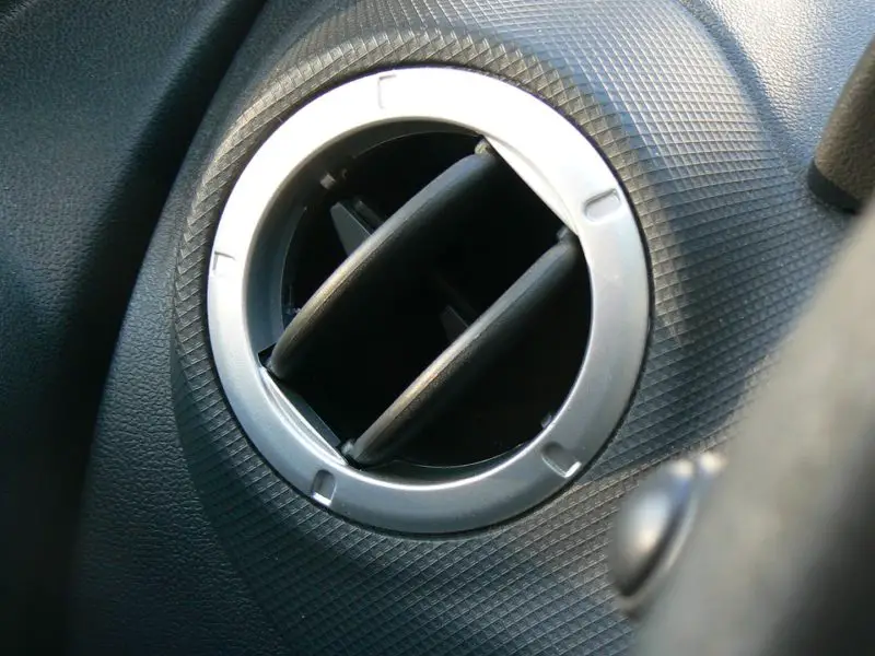 Dlaczego nagrzewnica samochodowa dmucha zimne powietrze? 7 zaskakujących powodów!