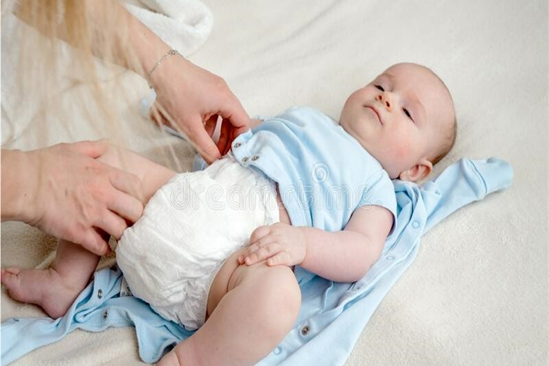 Dlaczego niemowlęta i małe dzieci muszą nosić pieluchy? Pomysły