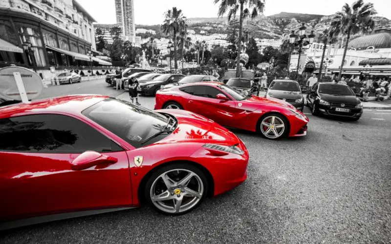 Ile kosztuje ubezpieczenie Ferrari? 5 przydatnych wskazówek