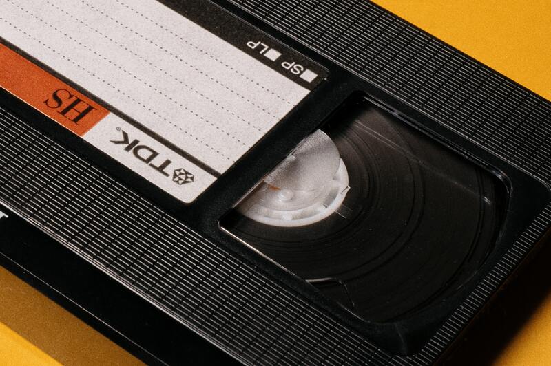 Jak czyścić VHS uszkodzony przez wodę: 3 skuteczne kroki plus porady