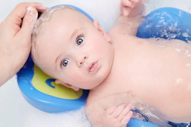 Jak czyścić wanienkę dla niemowląt?