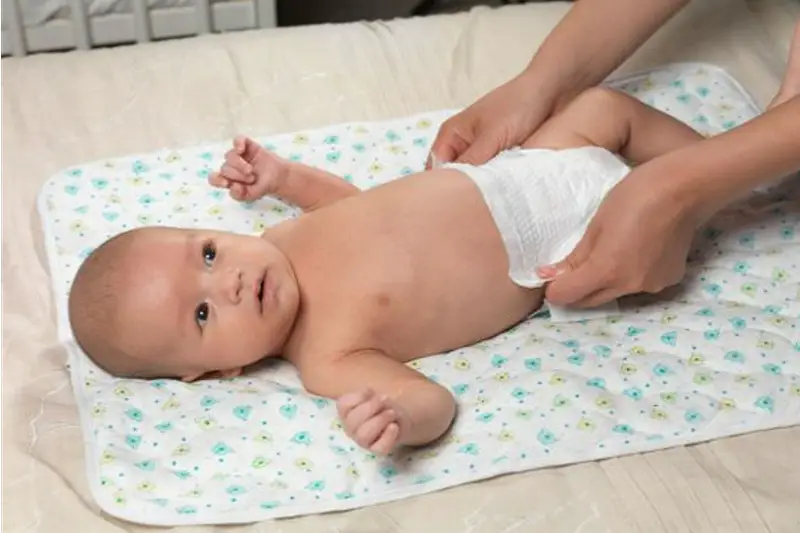 Jak długo dziecko pozostaje w pieluchach dla noworodków? Pomysły
