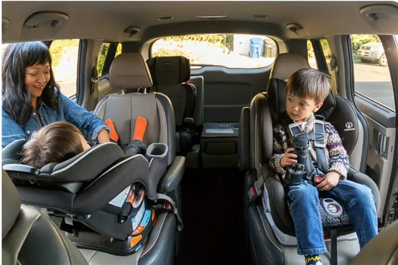 Jak długo dziecko w foteliku samochodowym dla niemowląt? Porady