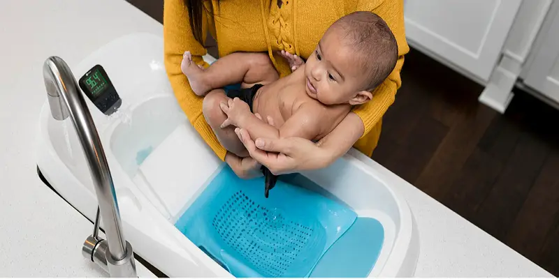 Jak kąpać dziecko gąbką