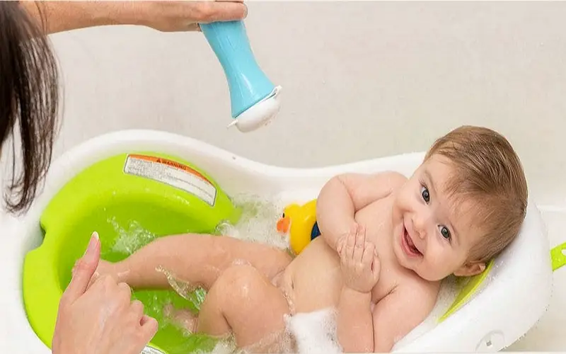 Jak myć włosy dziecka w kąpieli?