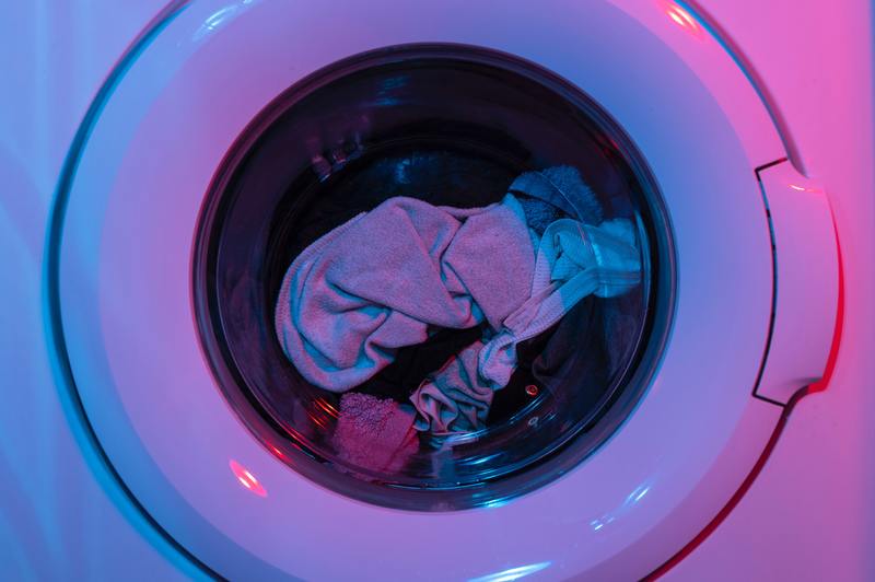 Jak pozbyć się zapachu pleśni w pralce: 2 sposoby
