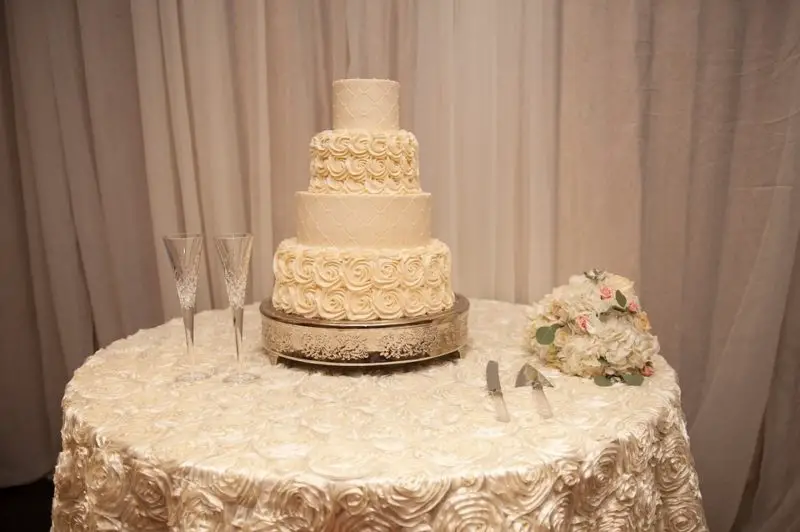 Jak udekorować tort weselny w 5 krokach