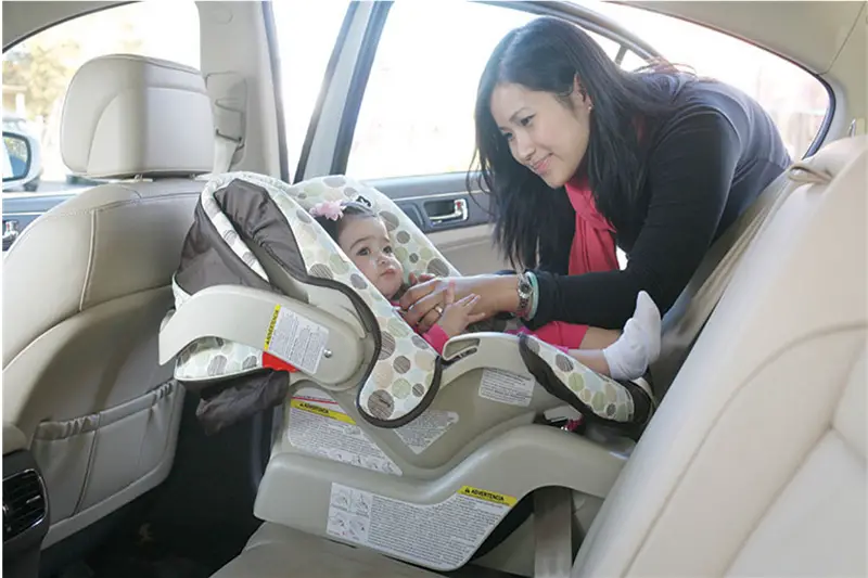 Jak umieścić dziecko w foteliku samochodowym Nuna Pipa Lite?