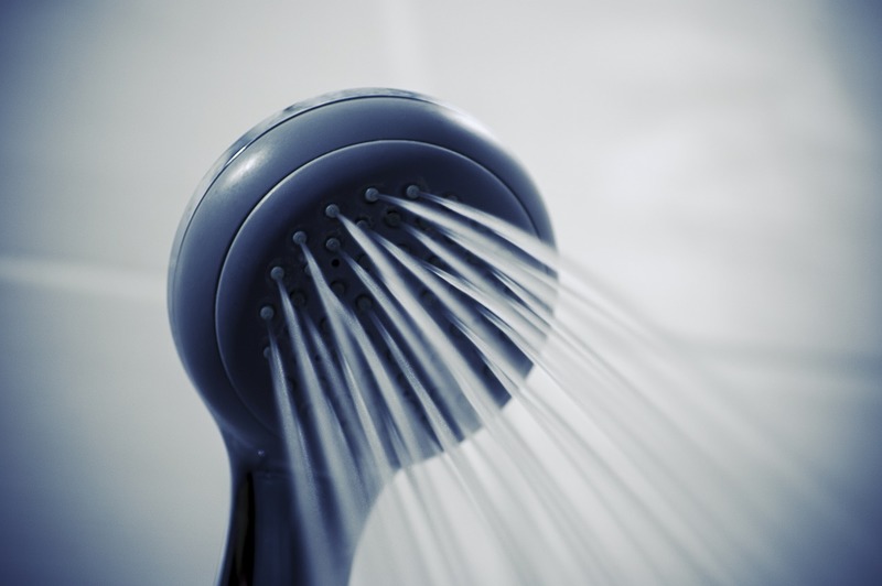 Jak usunąć pleśń z fugi prysznicowej: 3 proste kroki DIY