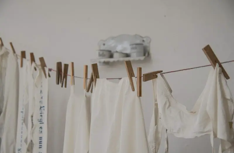 Jak wybielić ubrania w pralce ładowanej od przodu? 6 niesamowitych kroków!