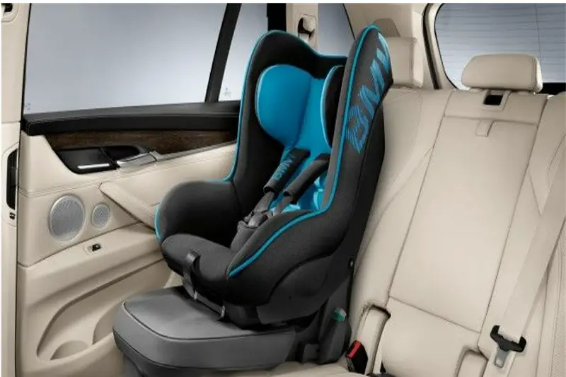 Jak zainstalować fotelik samochodowy dla niemowląt?