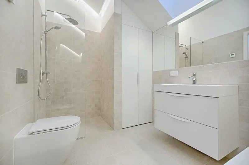 Jak zapobiegać plamom pleśni na ścianach łazienki: 8 łatwych sposobów?
