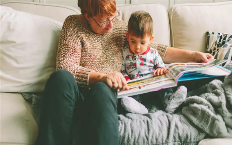 Jak złożyć rodzinną książkę z obrazkami dla dziecka?