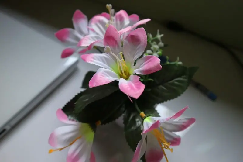 Jak zrobić bukiet ślubny ze sztucznymi kwiatami