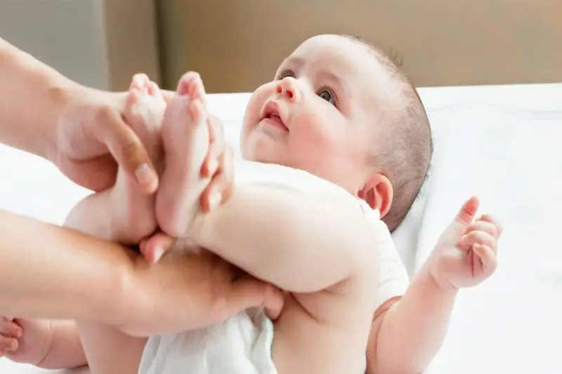 Jak zrobić prezenty na Baby Shower z pieluch?