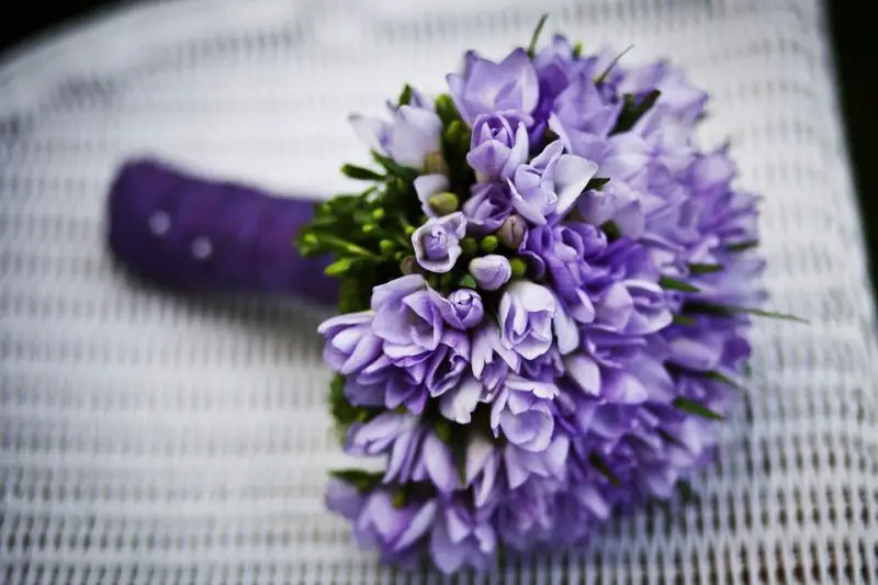 Jak zrobić własne kwiaty ślubne: porady i samouczki