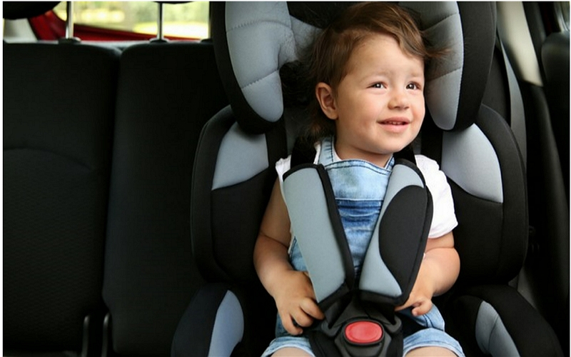 Kiedy dziecko może być zwrócone do przodu w foteliku samochodowym 2015