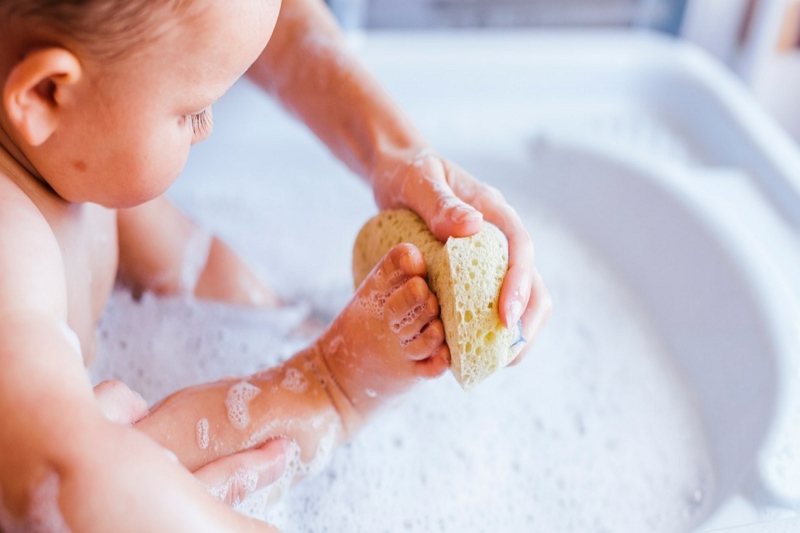 Kiedy dziecko może kąpać się po obrzezaniu? Pomysły