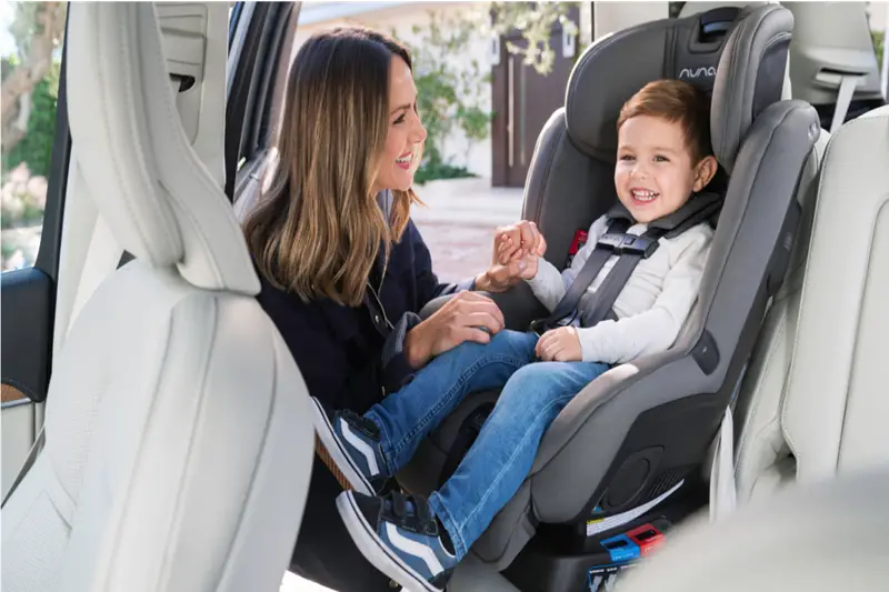 Kiedy dziecko wyrasta z fotelika samochodowego dla niemowląt? Pomysły i wskazówki