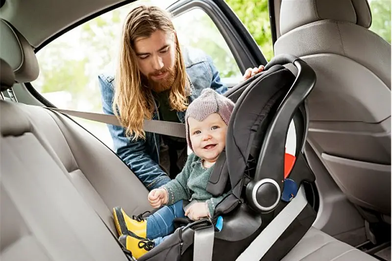 Kiedy dziecko wyrasta z samochodu niemowlęcego? Trzeba przeczytać dla mamy