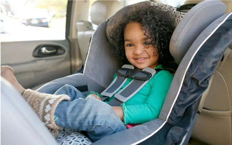 Kiedy moje dziecko jest za duże na fotelik samochodowy dla niemowląt? Przewodnik