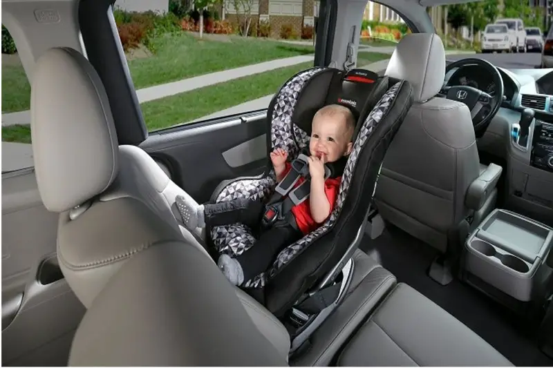 Kiedy umieścić dziecko w foteliku samochodowym z kabrioletem? Pomysły!