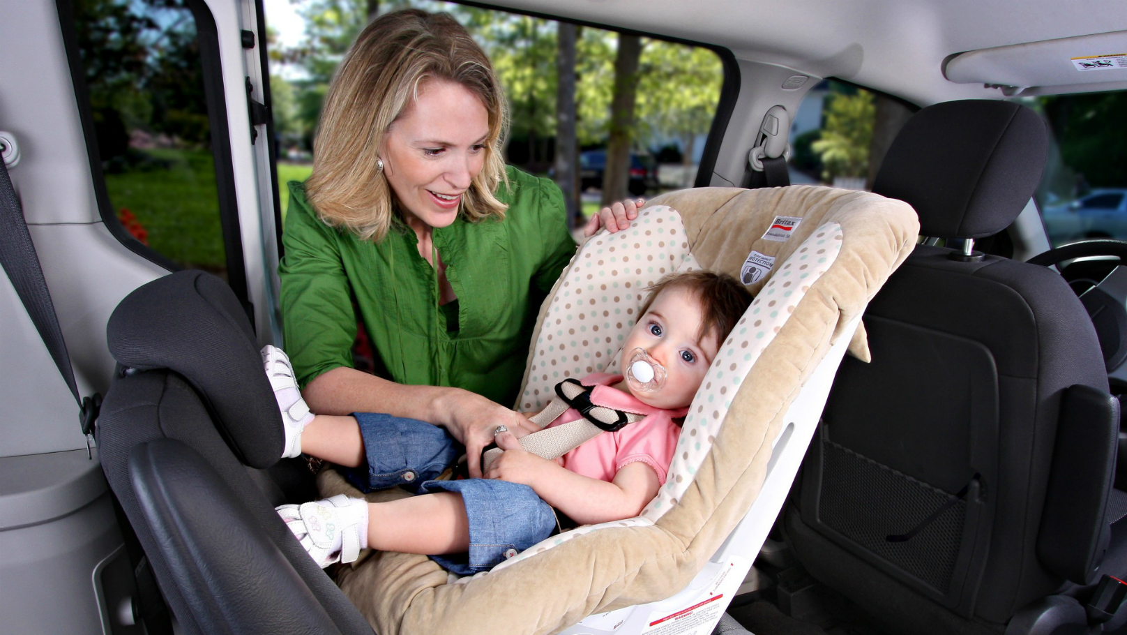 Kiedy zmienić fotelik samochodowy dla niemowląt na małe dzieci? Przewodnik