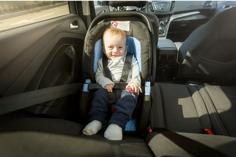 Kiedy zmienić foteliki samochodowe dla niemowląt? Przeczytaj ten przewodnik!