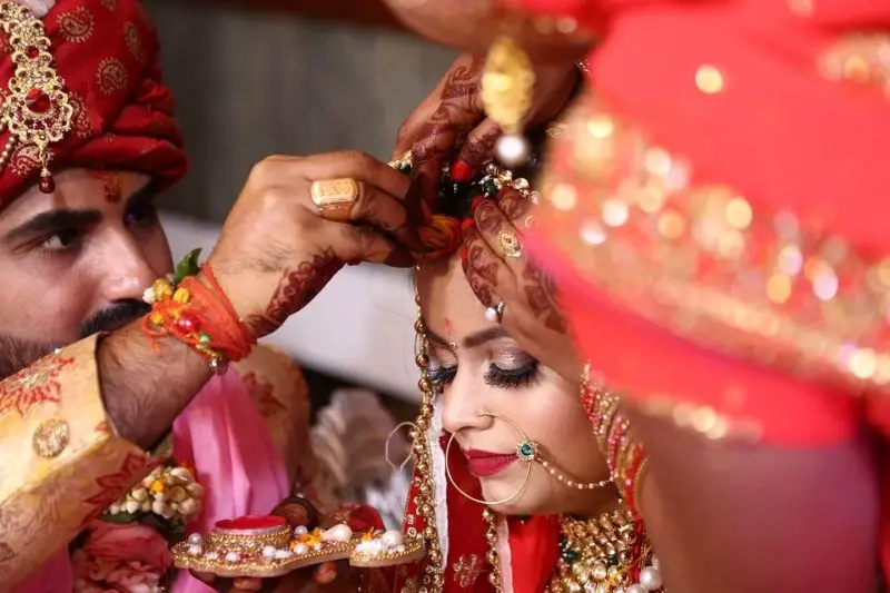 W co się ubrać na indyjskie wesele: nakazy i zakazy