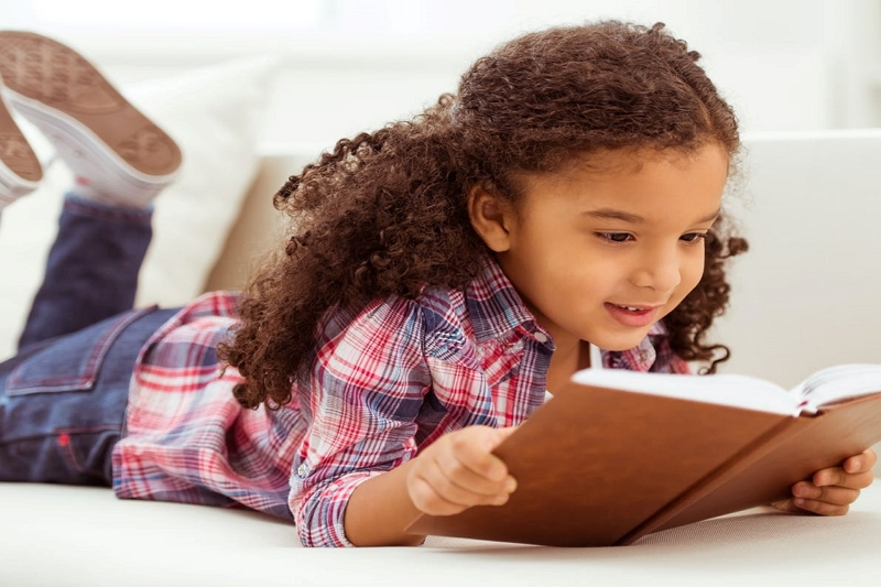 W jakim wieku dziecko może rozpoznać książkę po jej nazwie? Przewodnik
