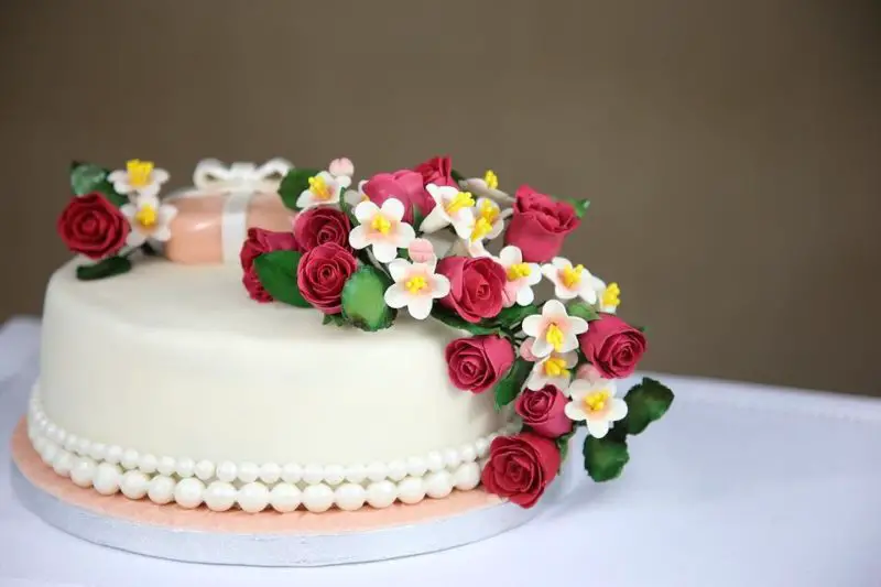 Jak zrobić cukrowe kwiaty na torty weselne